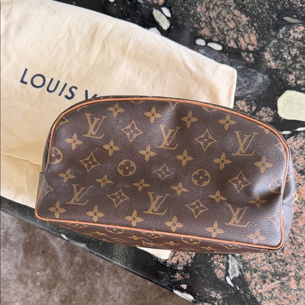 Louis Vuitton Toiletry Bag Monogram Canvas 25